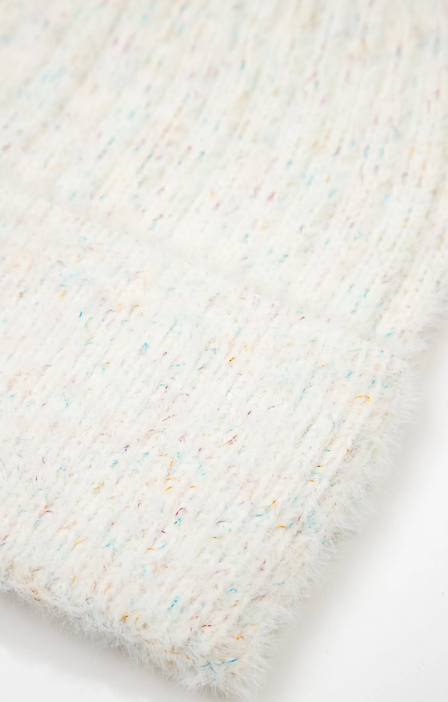 Bonnet uni avec fils métalliques sequins -