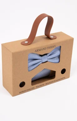 Box avec 1 noeud,1 pochette et 2 boutons -