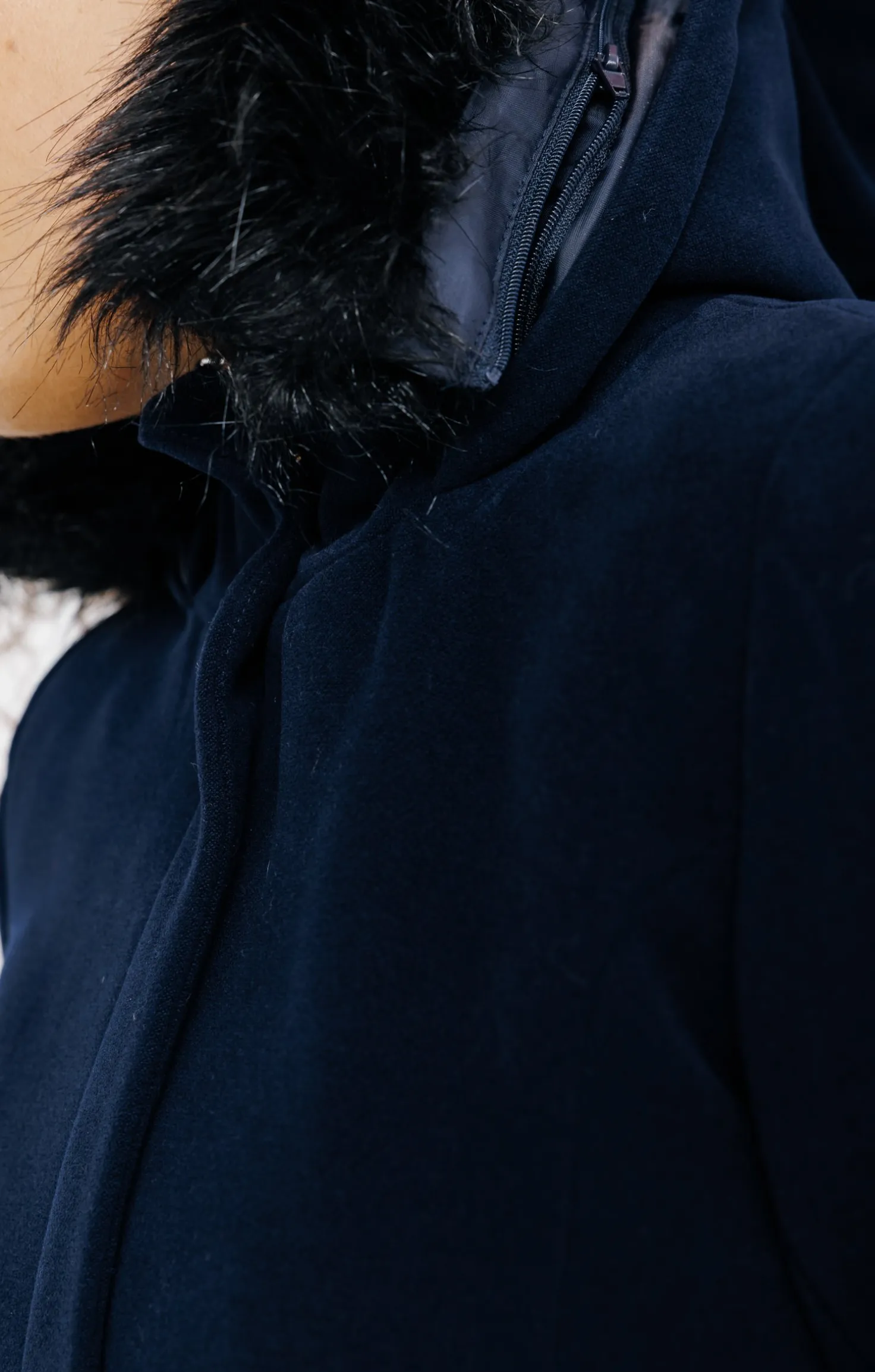 LONG MANTEAU CEINTURE CAPUCHE FOURRURE -