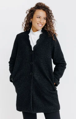 Manteau long en matière bouclette -