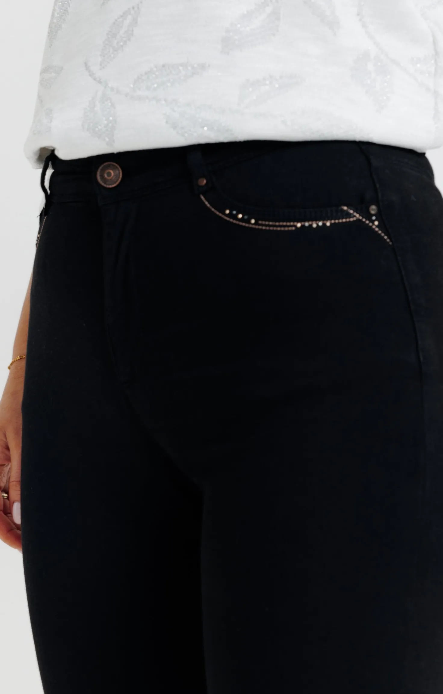 Pantalon 7/8 brodé en coton viscose -