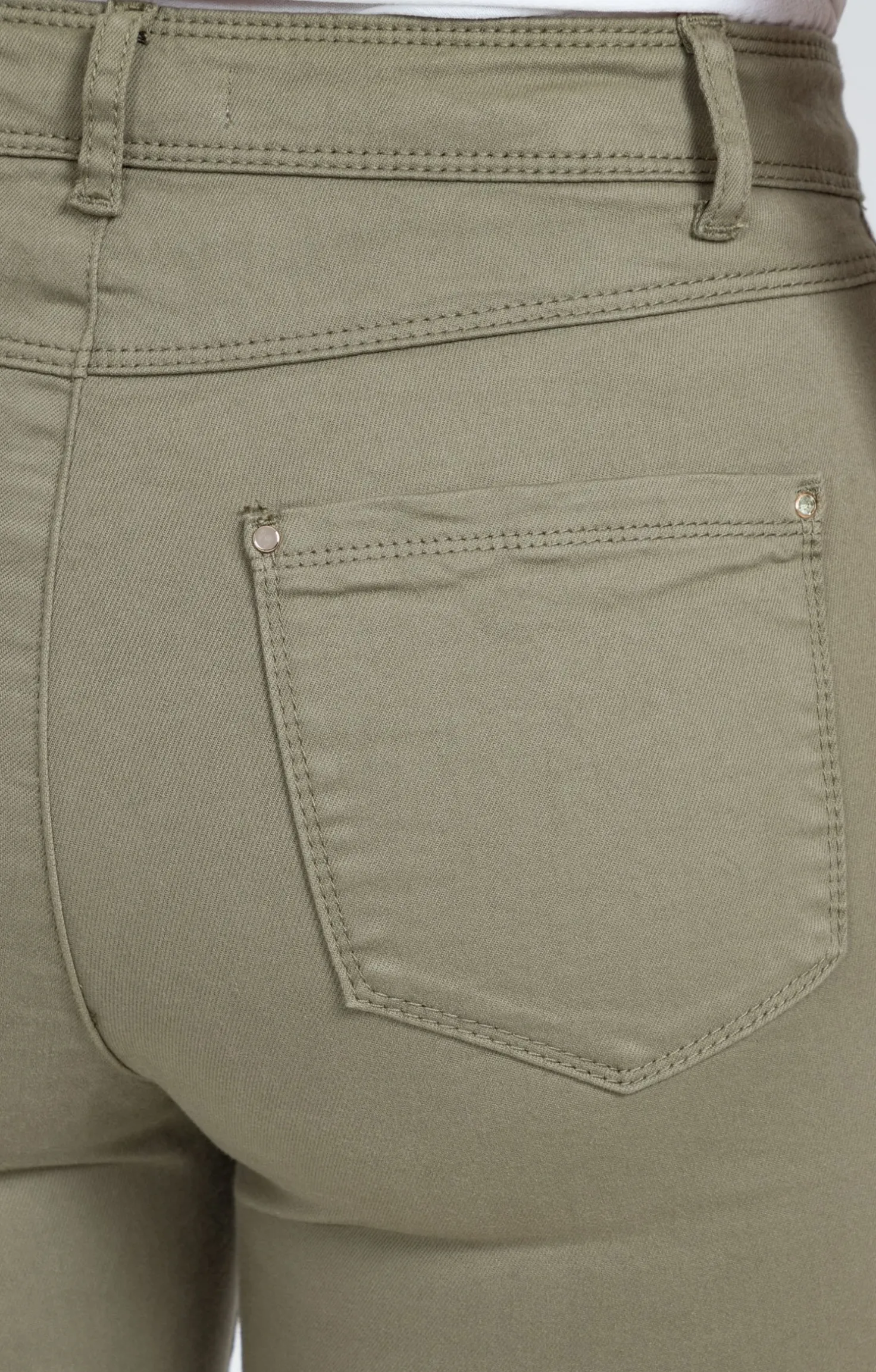 Pantalon 7/8 coton stretch détail bijou -