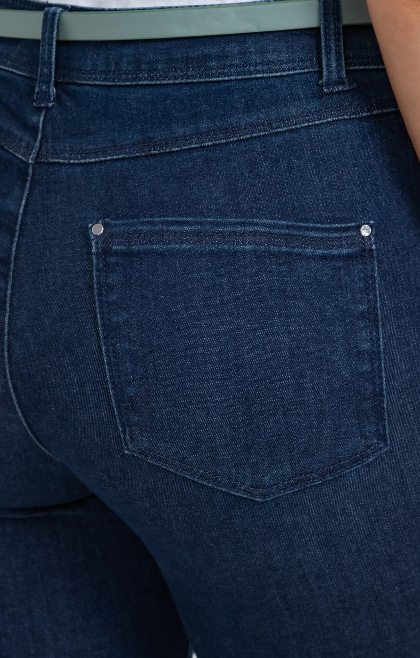 Pantalon 7/8 denim détail galon -
