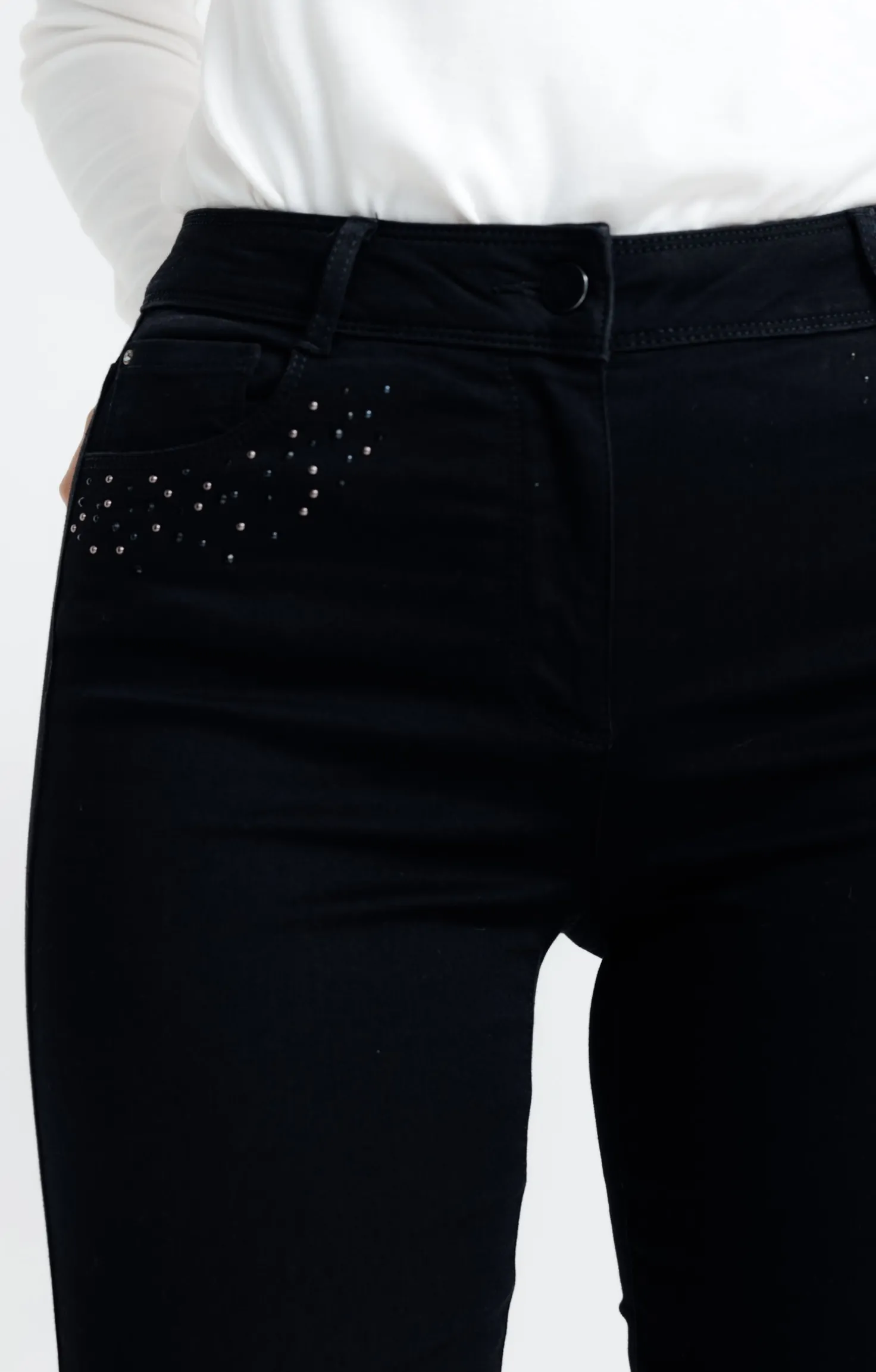 Pantalon 7/8 détail clou et strass -