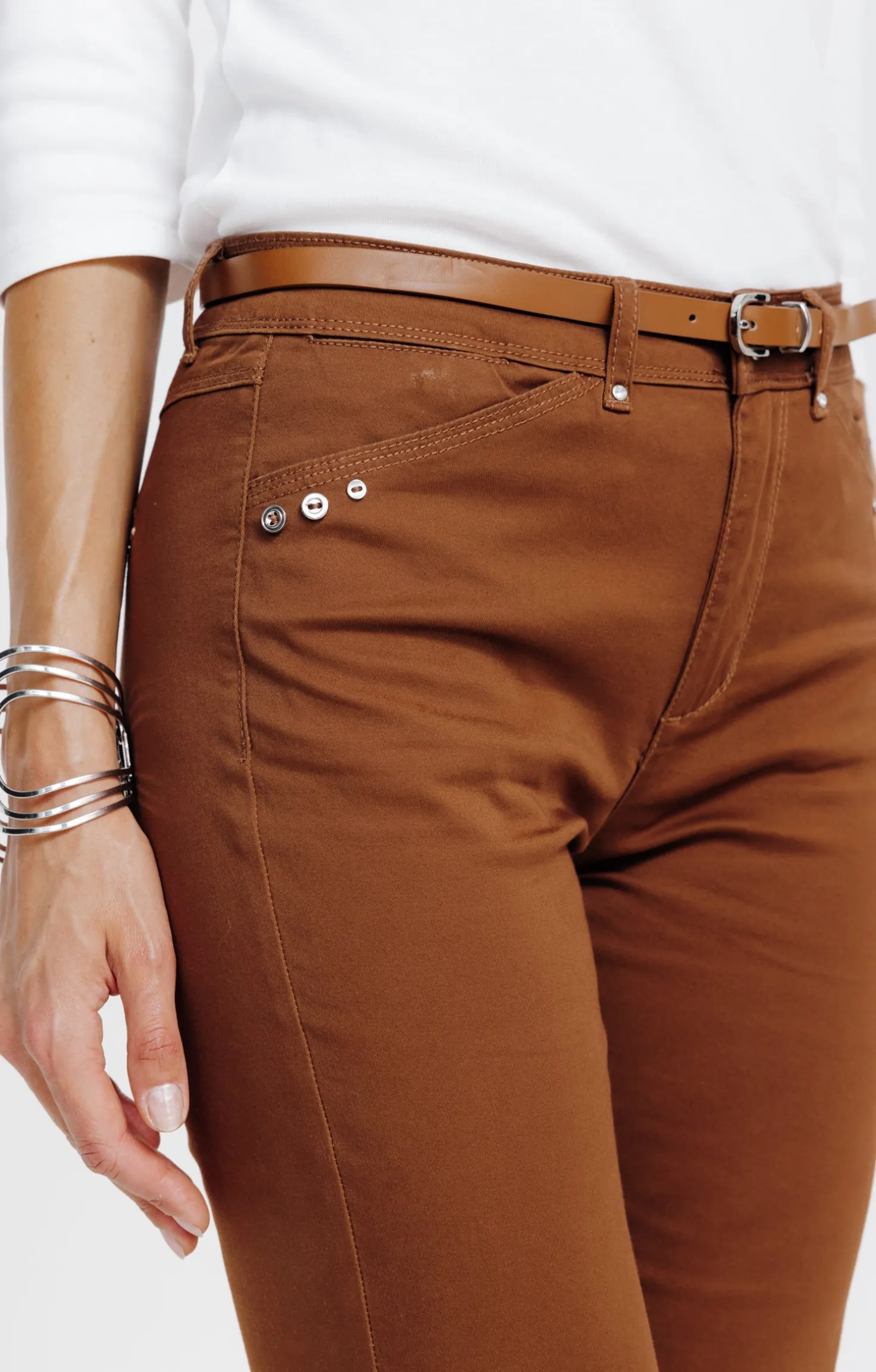 Pantalon 7/8 forme chino avec ceinture -
