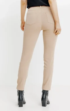 Pantalon détail clous et ceinture -