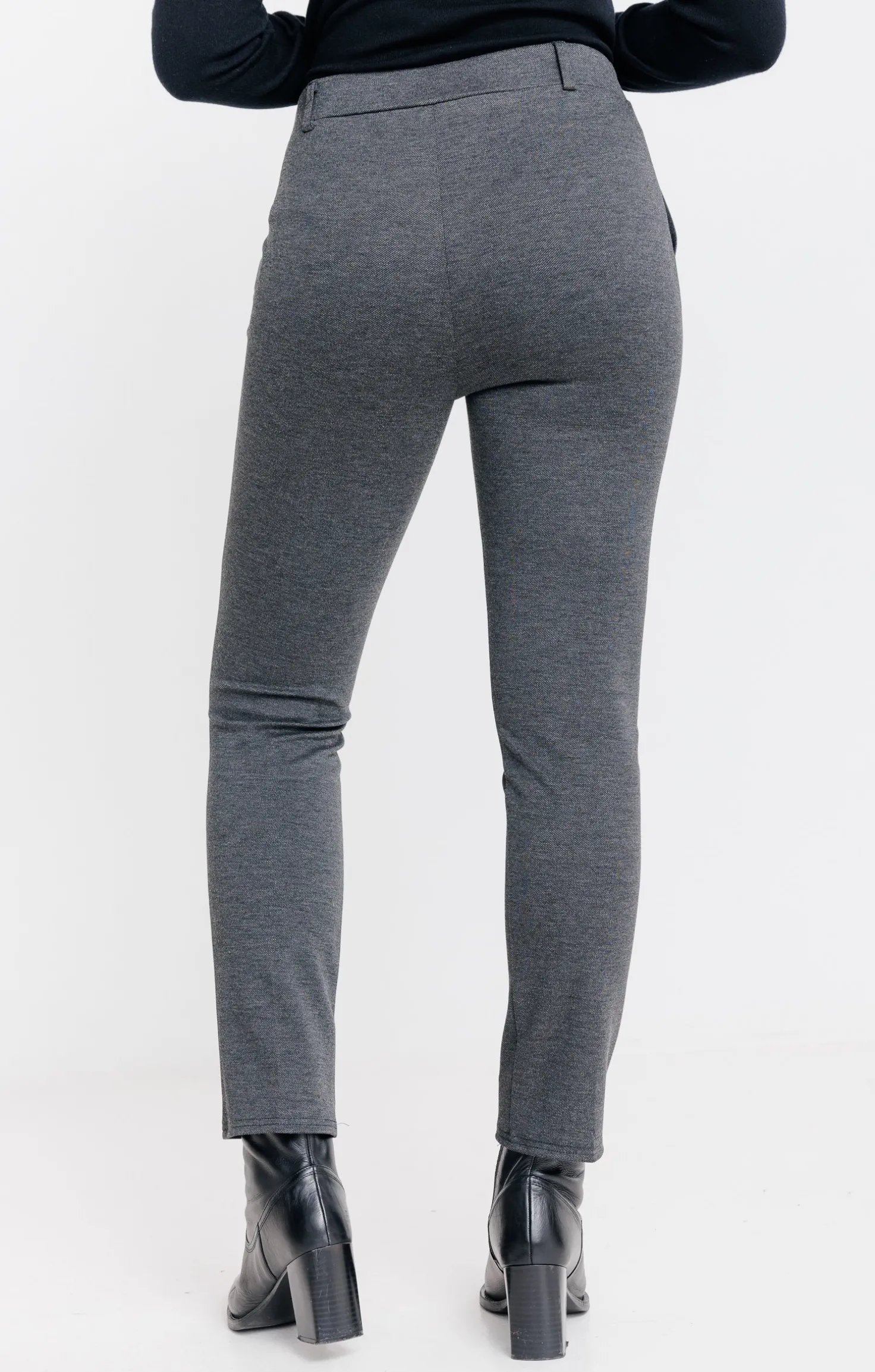pantalon maille slim bouton fantaisie -