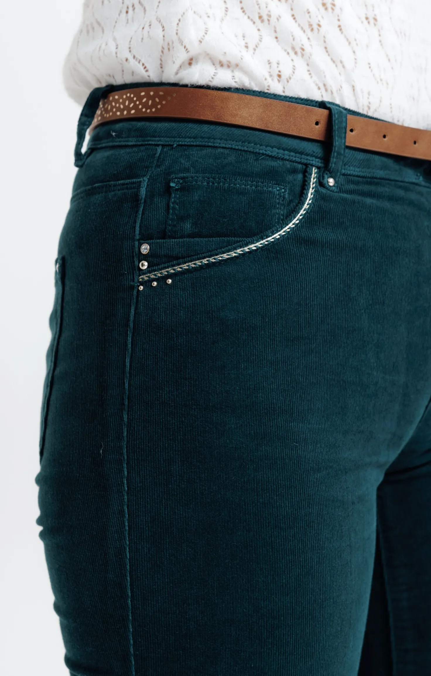 Pantalon velours clouté avec ceinture -