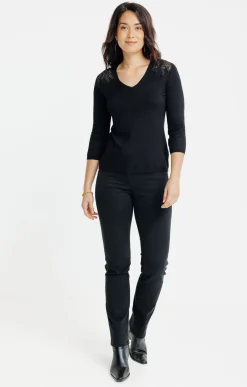 PULL AVEC BRODERIES ET STRASS -