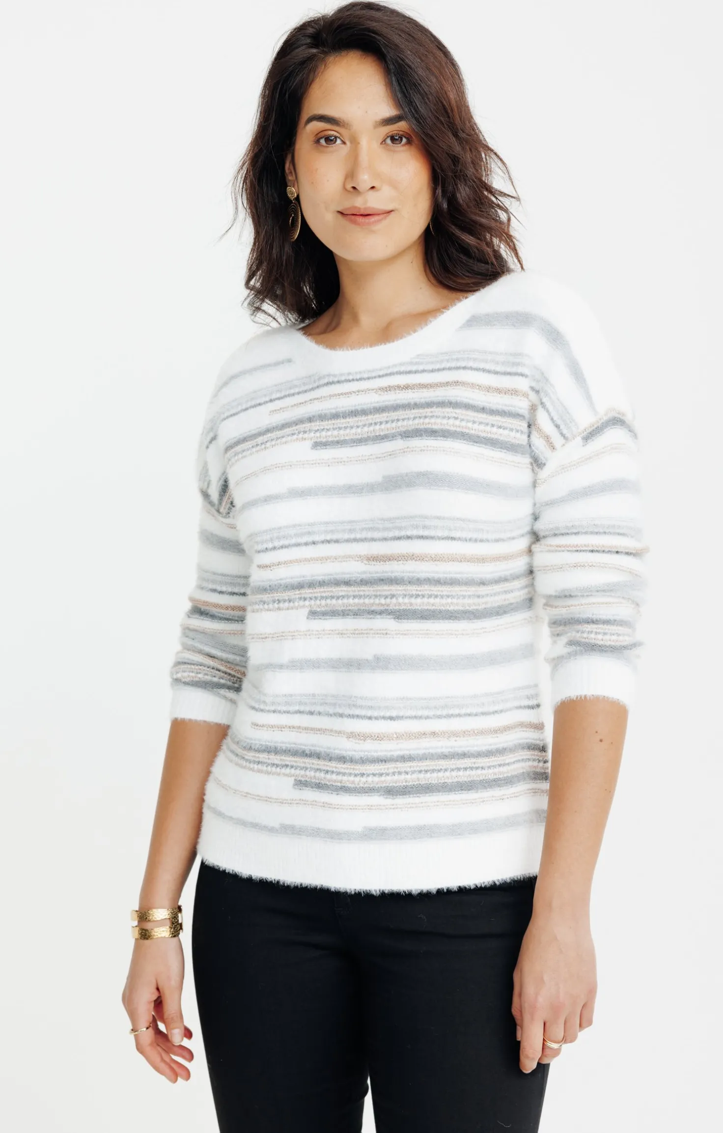 PULL AVEC JEU DE RAYURES -