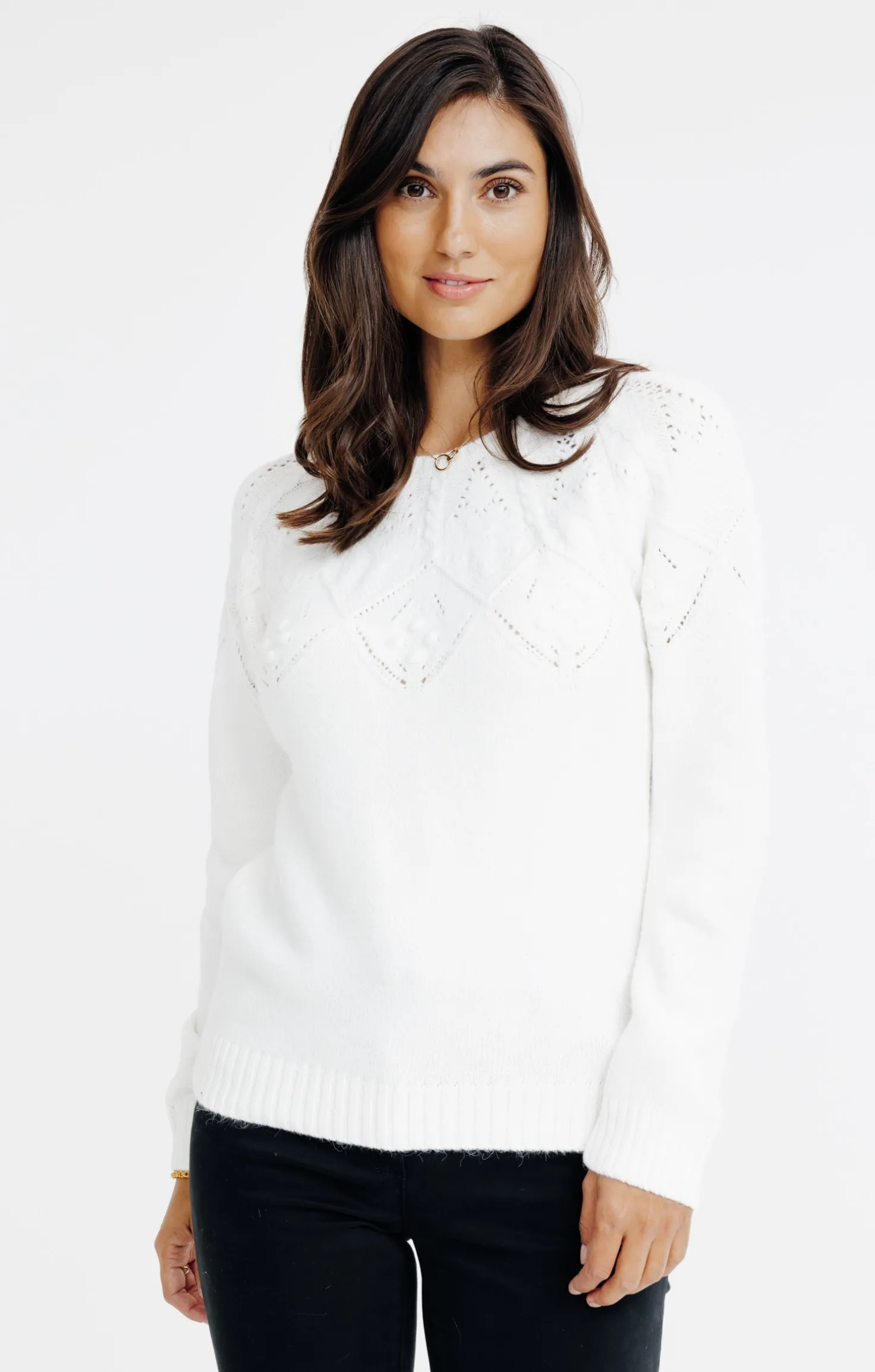 PULL AVEC JEU DE TORSADES -