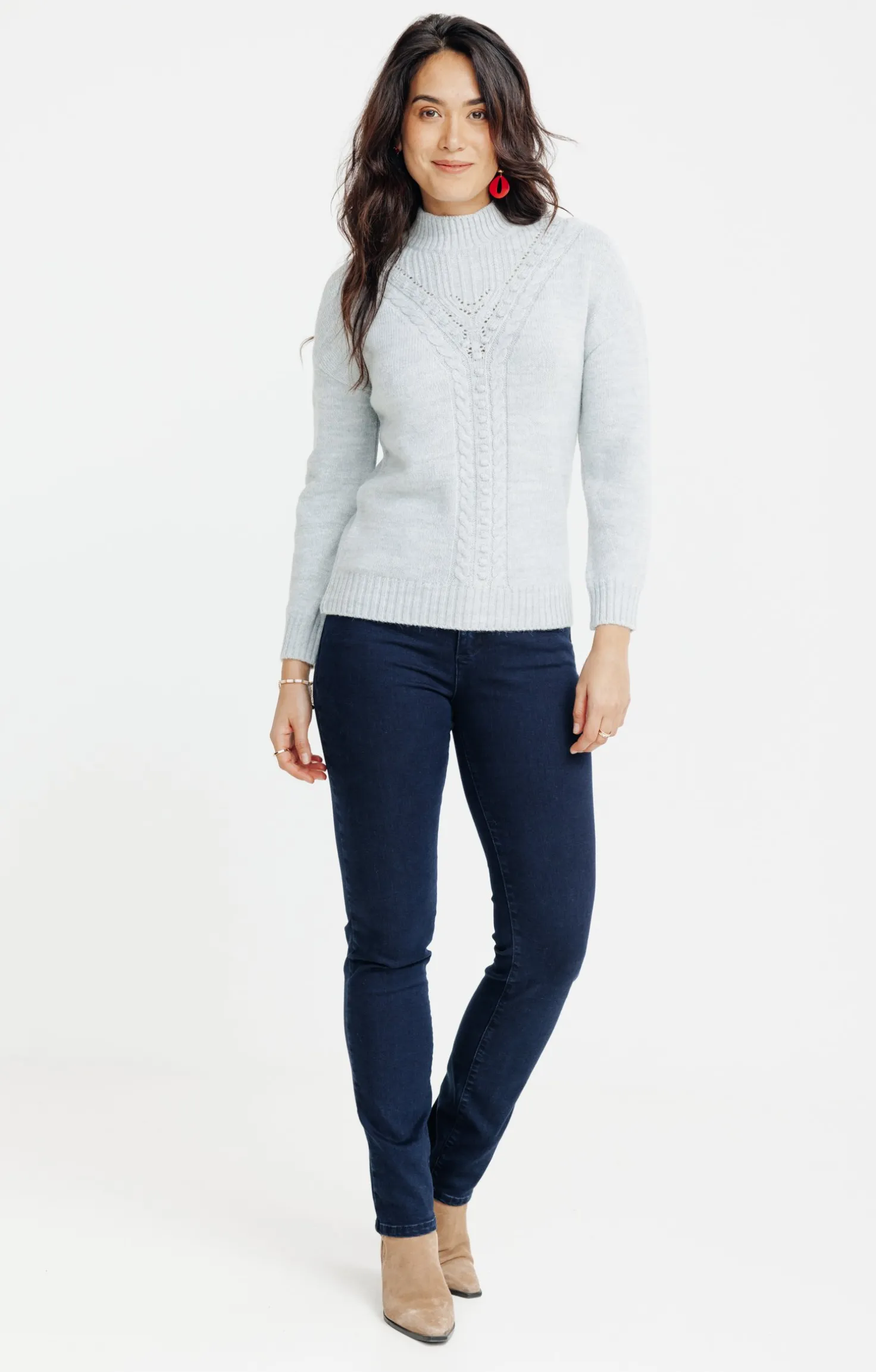 PULL AVEC JEU DE TORSADES -