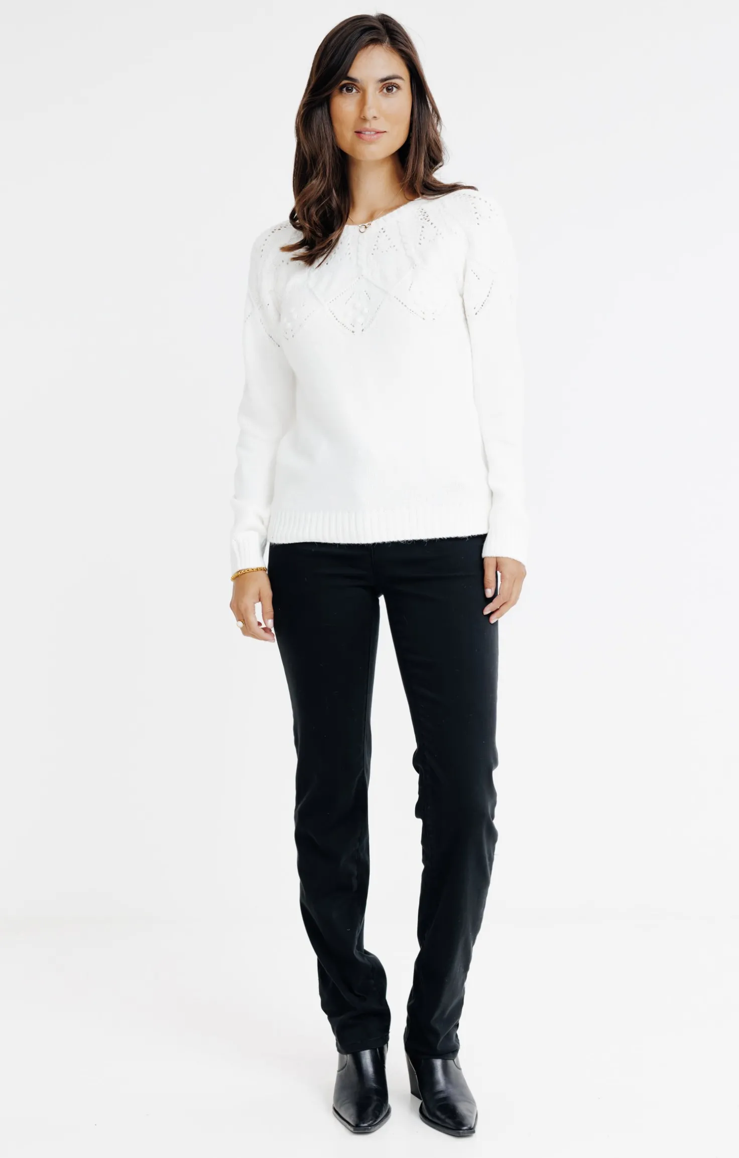 PULL AVEC JEU DE TORSADES -
