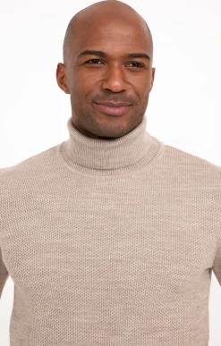 Pull beige col roulé -