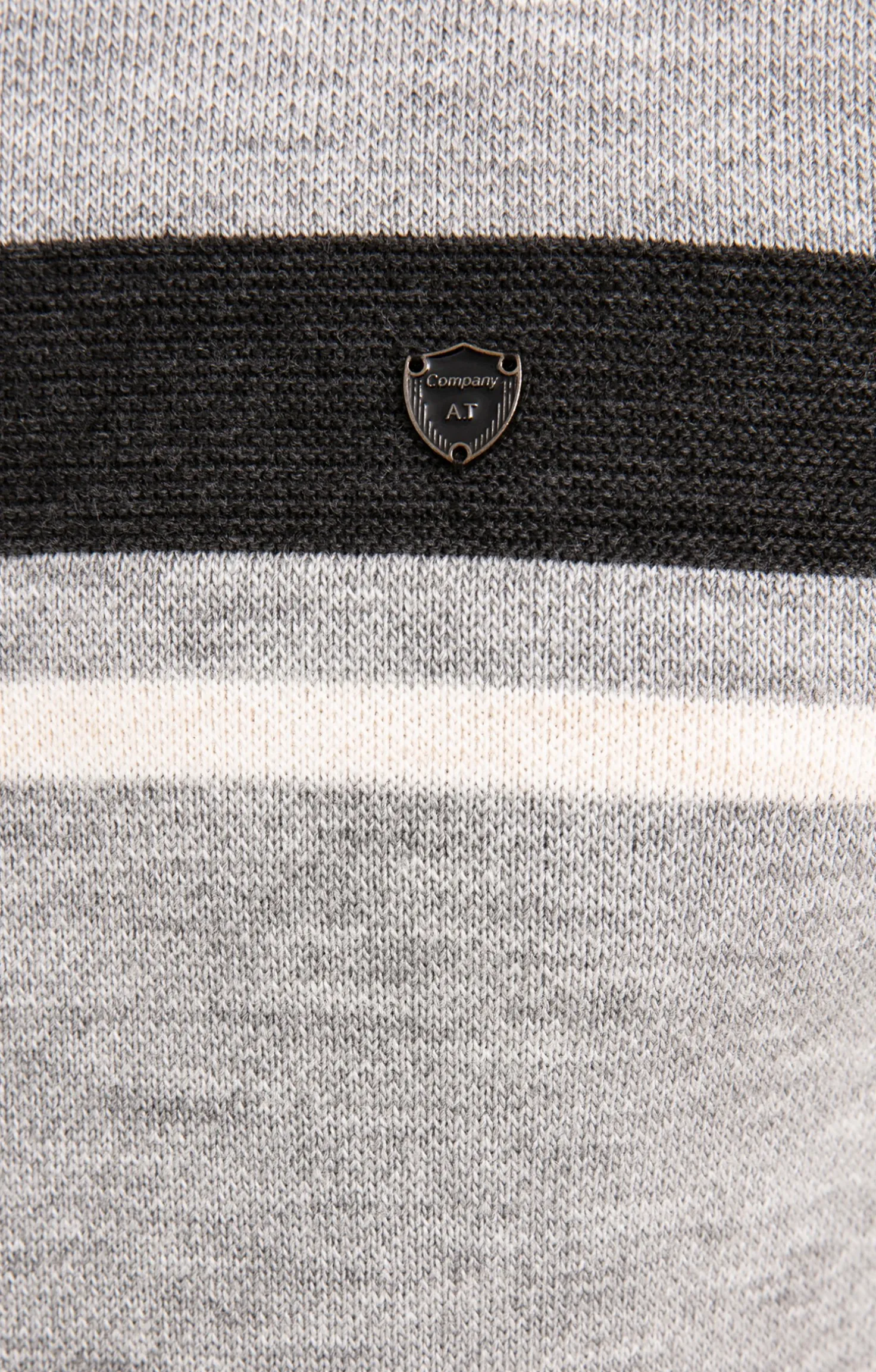 Pull col roulé rayé -