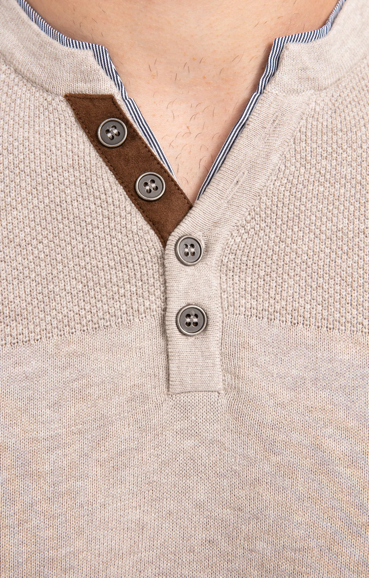 Pull uni col tunisien -