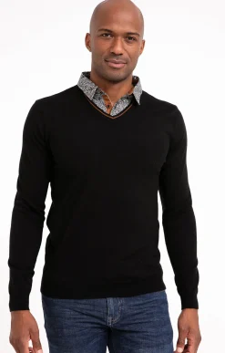 Pull uni col V avec chemise -