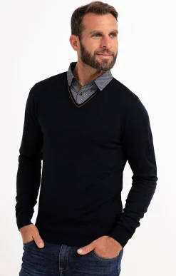 Pull uni col V avec chemise -