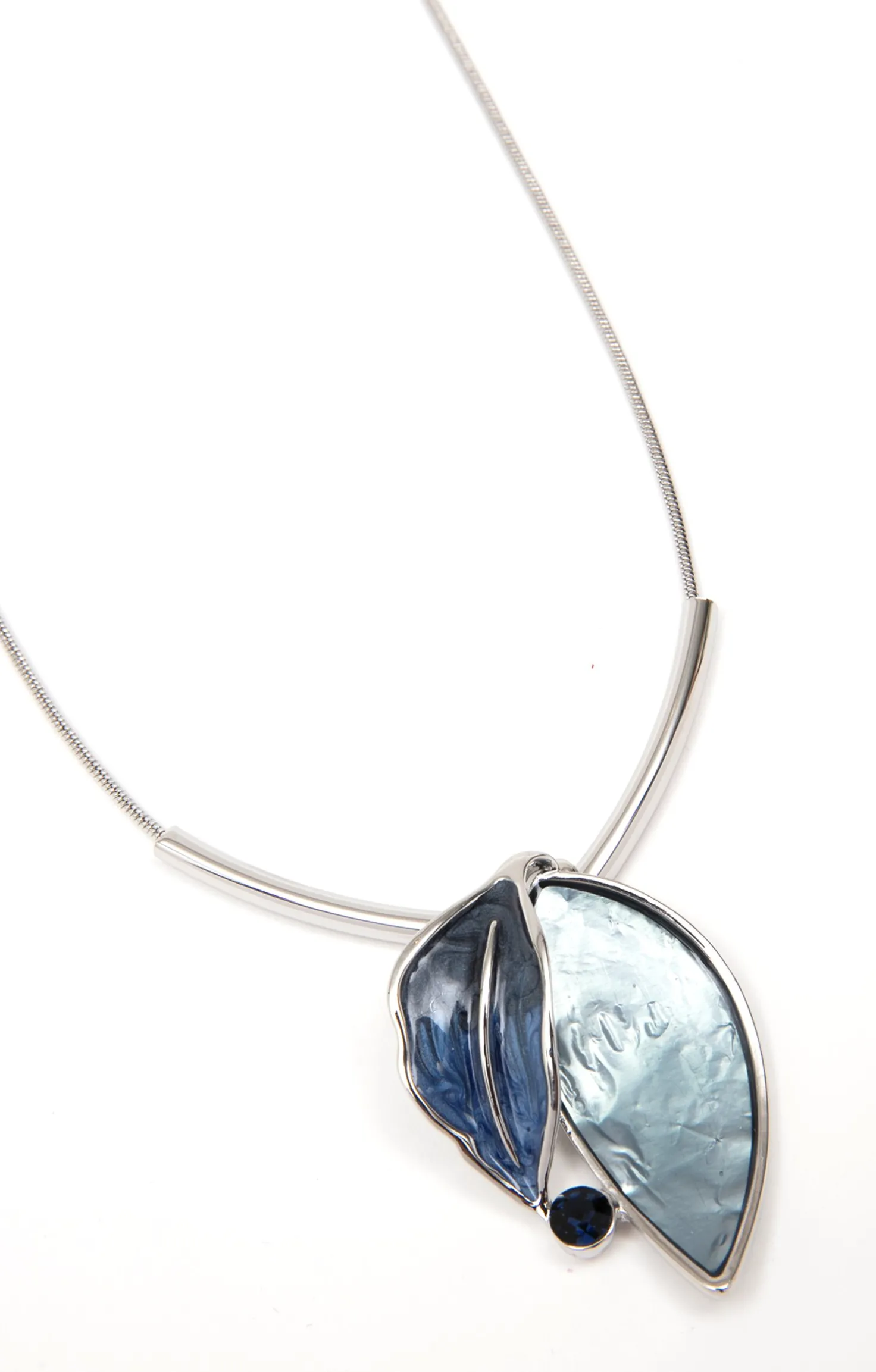 Ras de cou pendentif feuille -