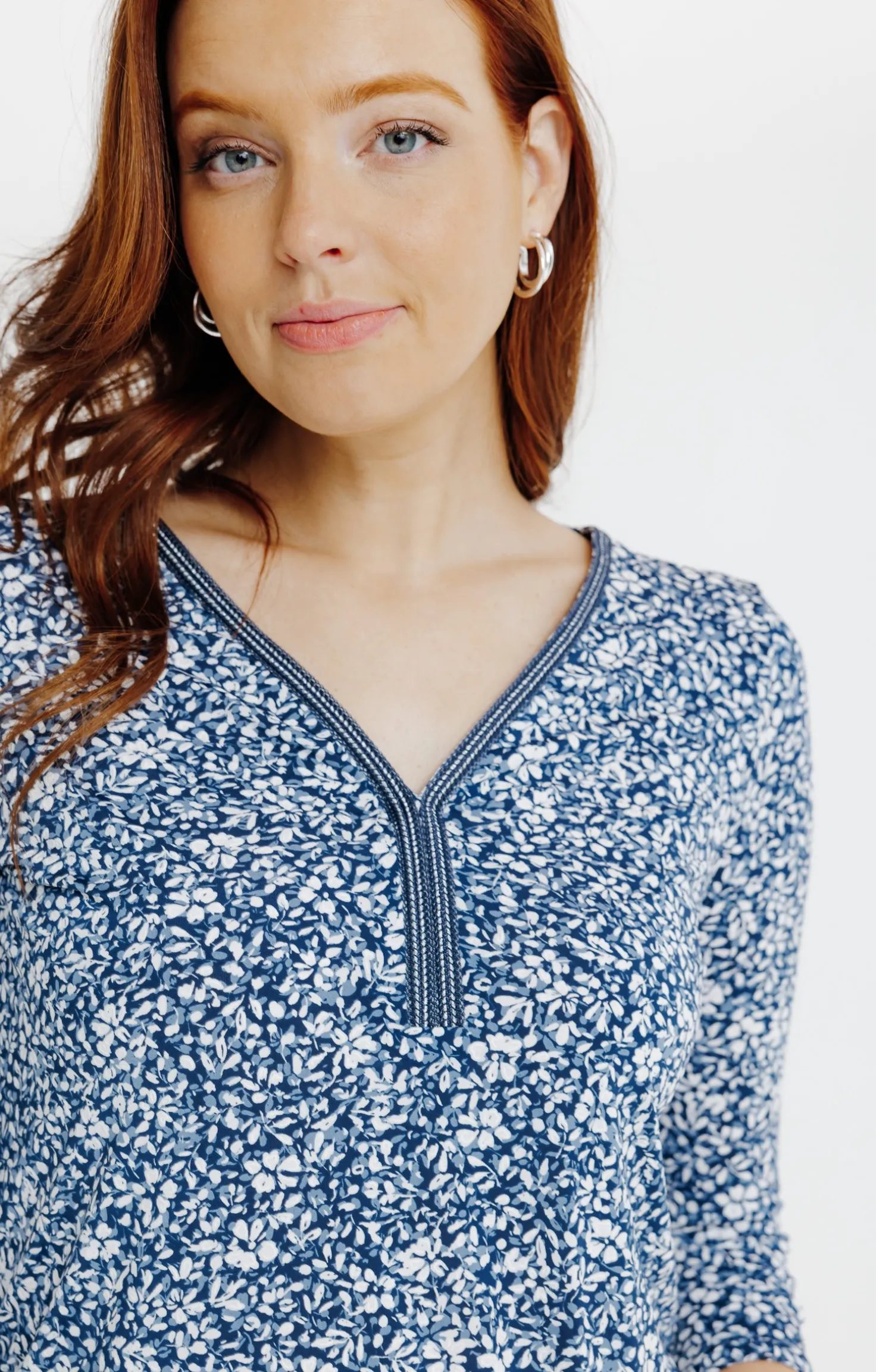 T-SHIRT COL V GALON -