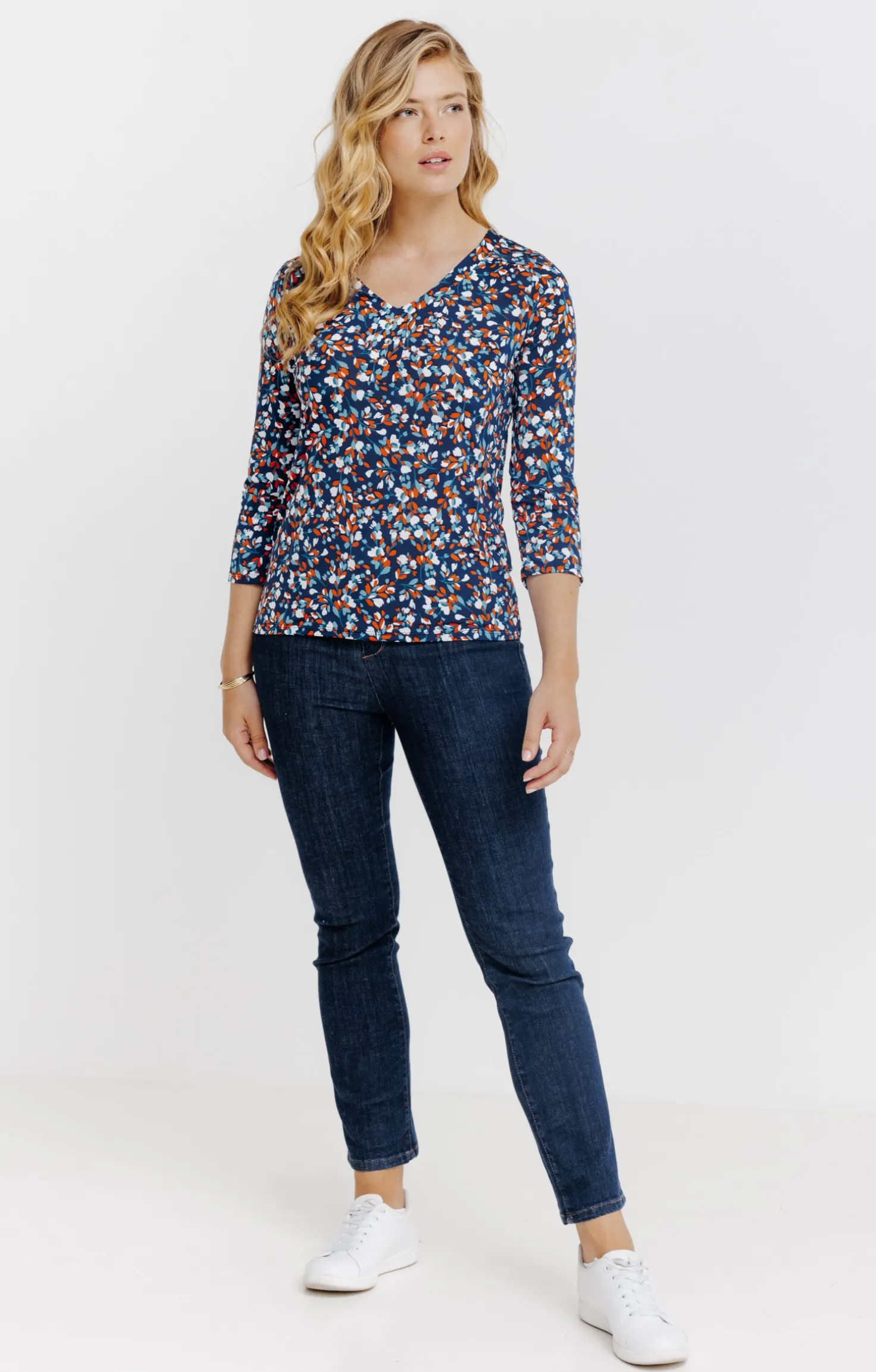 T-SHIRT COL V IMPRIME FLEURI -