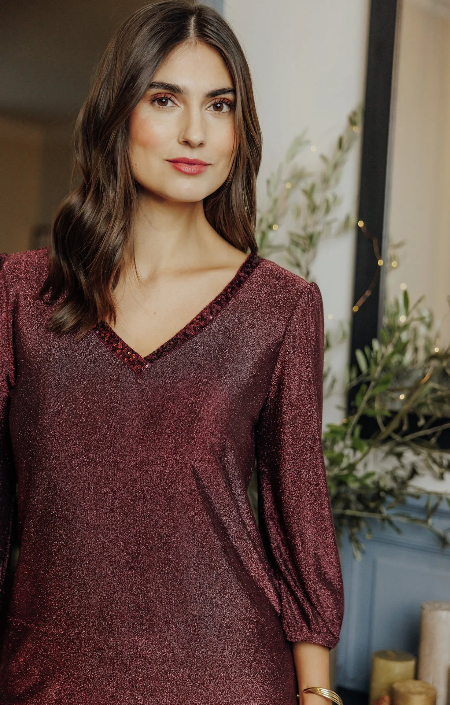 T-SHIRT FÊTES COL V SEEQUINS -